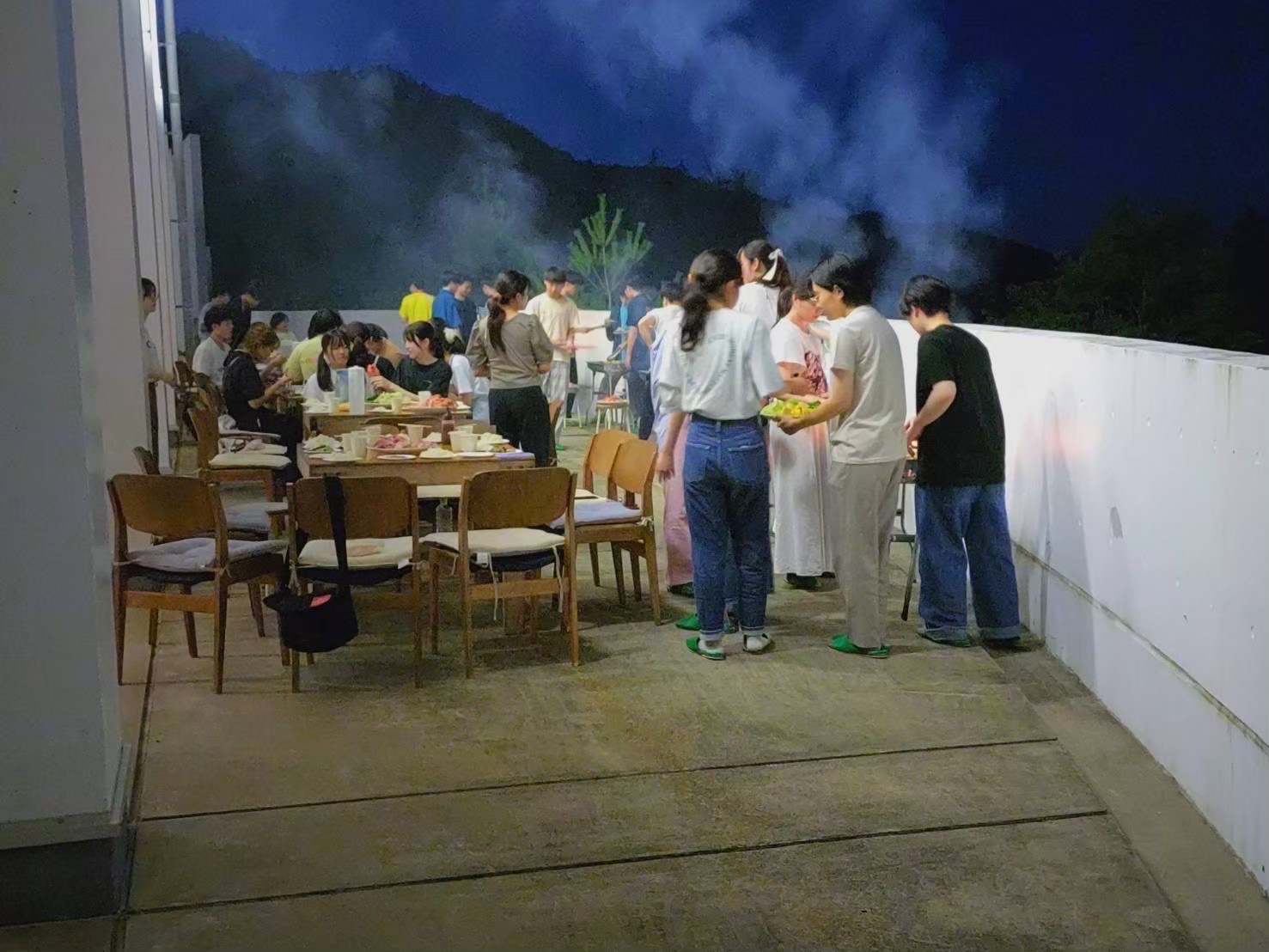  BBQの様子夜