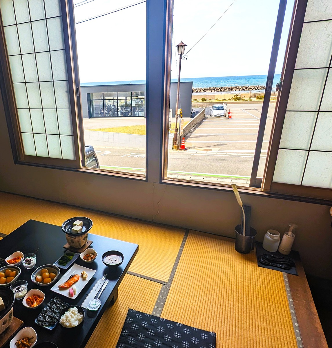 小宴会場。海を見ながら食事を楽しめます。