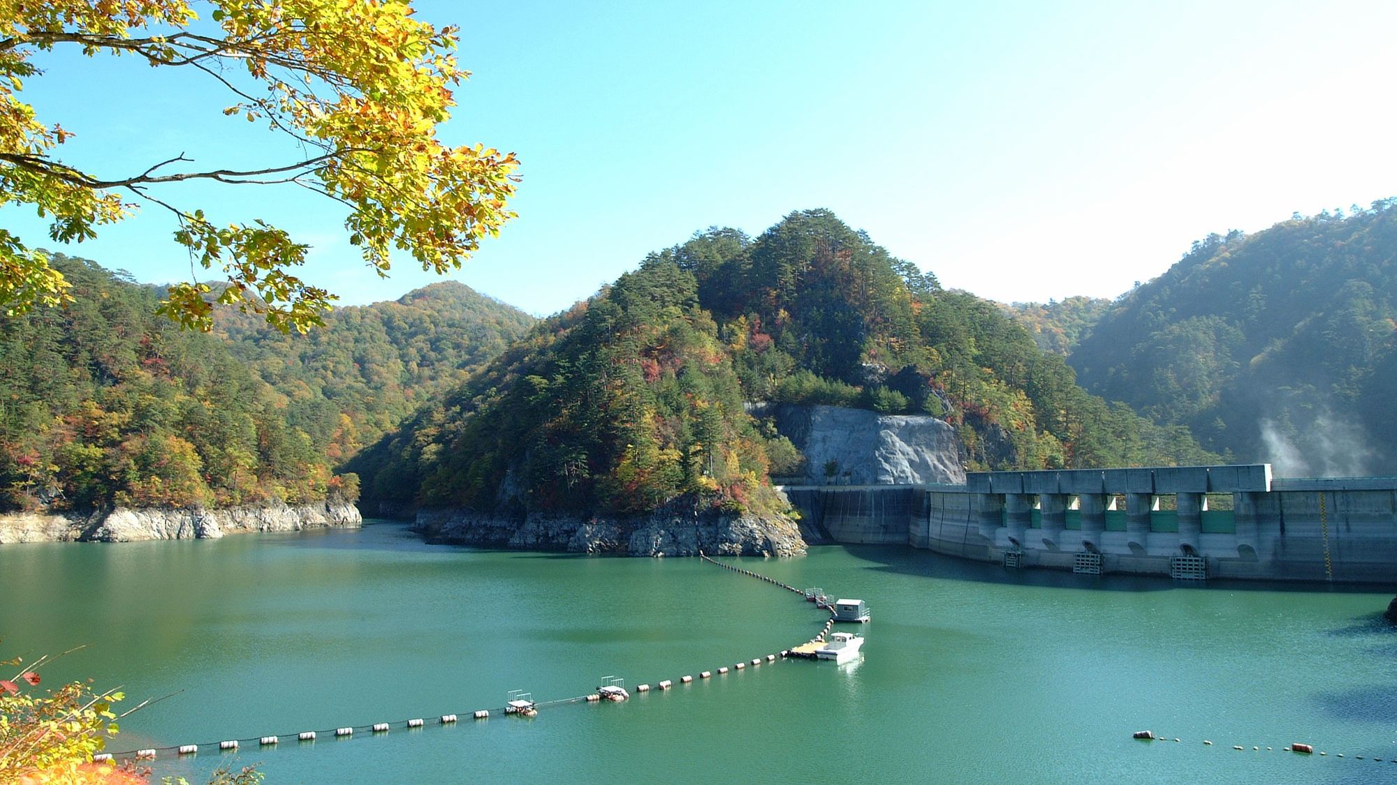 川俣湖＜当館から車で1時間〜1時間半）＞