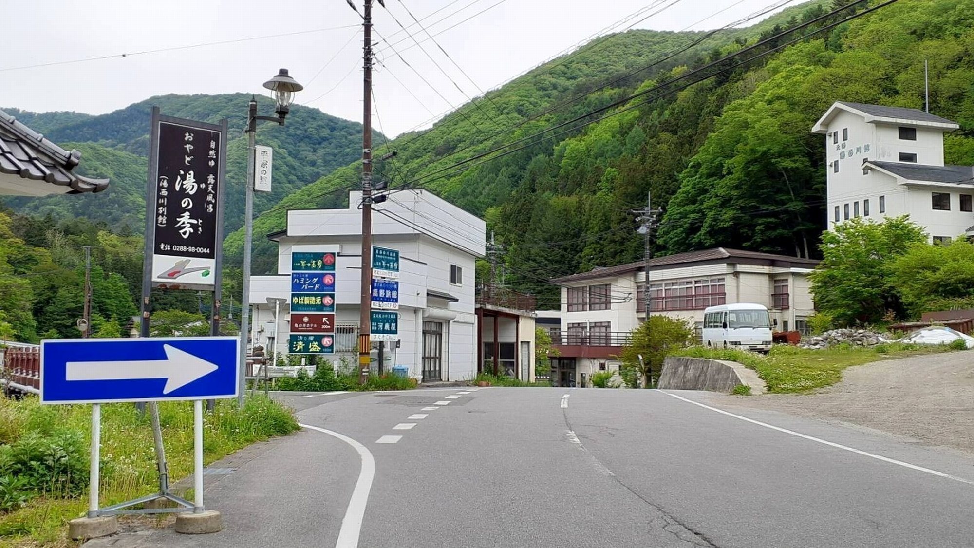 【アクセス】お車でお越しの場合。県道249号線湯平橋手前の2差路を右にお進みください