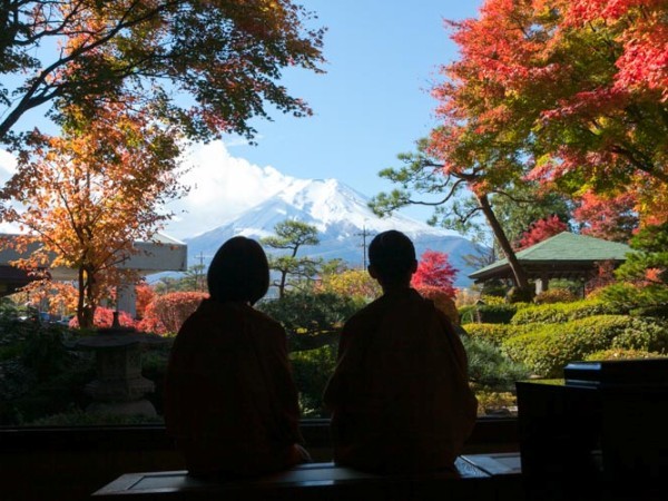 秋のお庭が奏でる日本の旅情を心ゆくまでご堪能下さい（紅葉は１０月下旬〜１１月中旬頃）