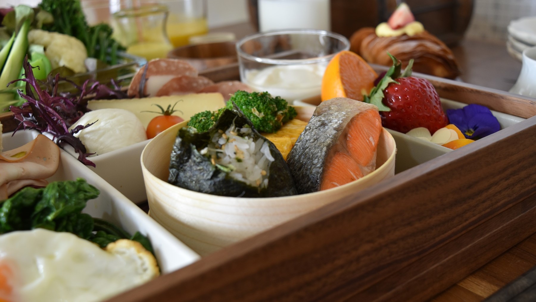 お部屋でゆったりご朝食シェフ特製わっぱ飯！