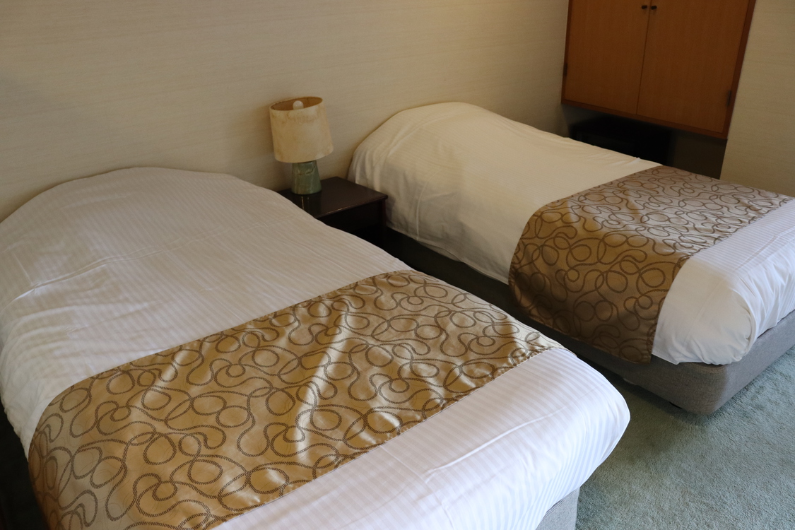 【海側】和洋室 10畳+ツイン／スイートルーム