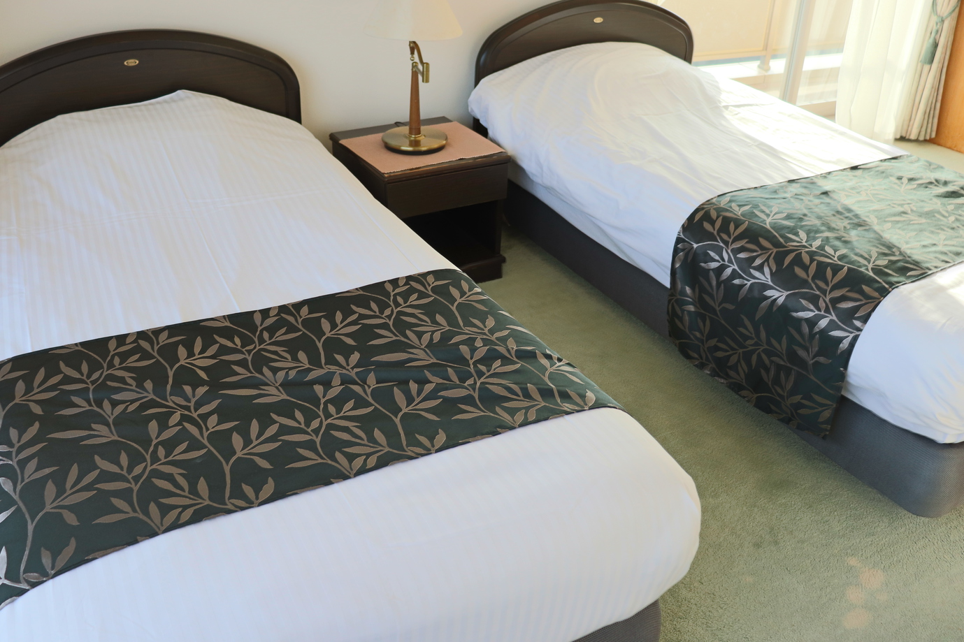 【海側】和洋室 10畳+ツイン／コーナースイート/和室10畳+ツインのベットルーム