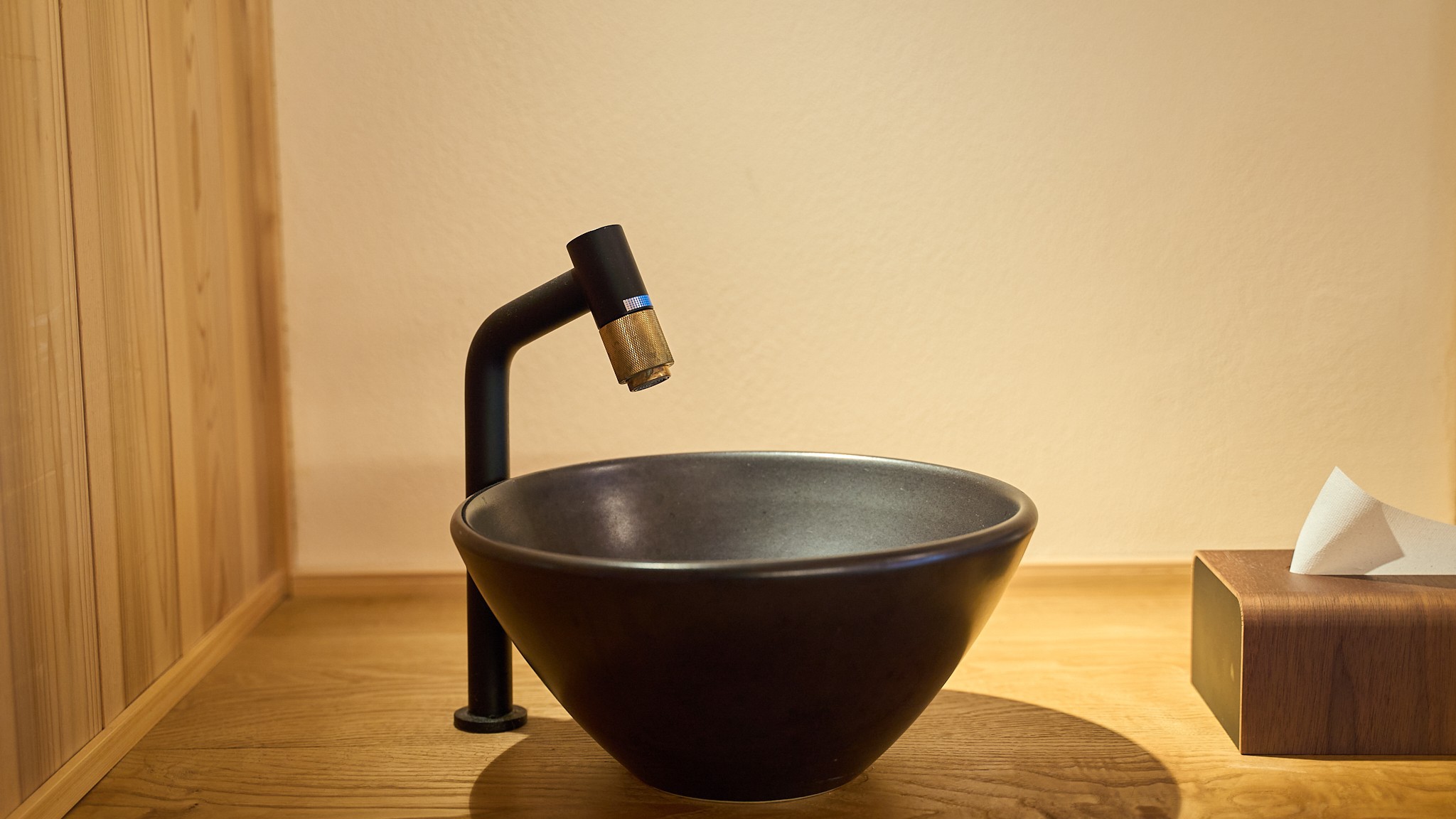 主寝室|信楽焼の手洗い場