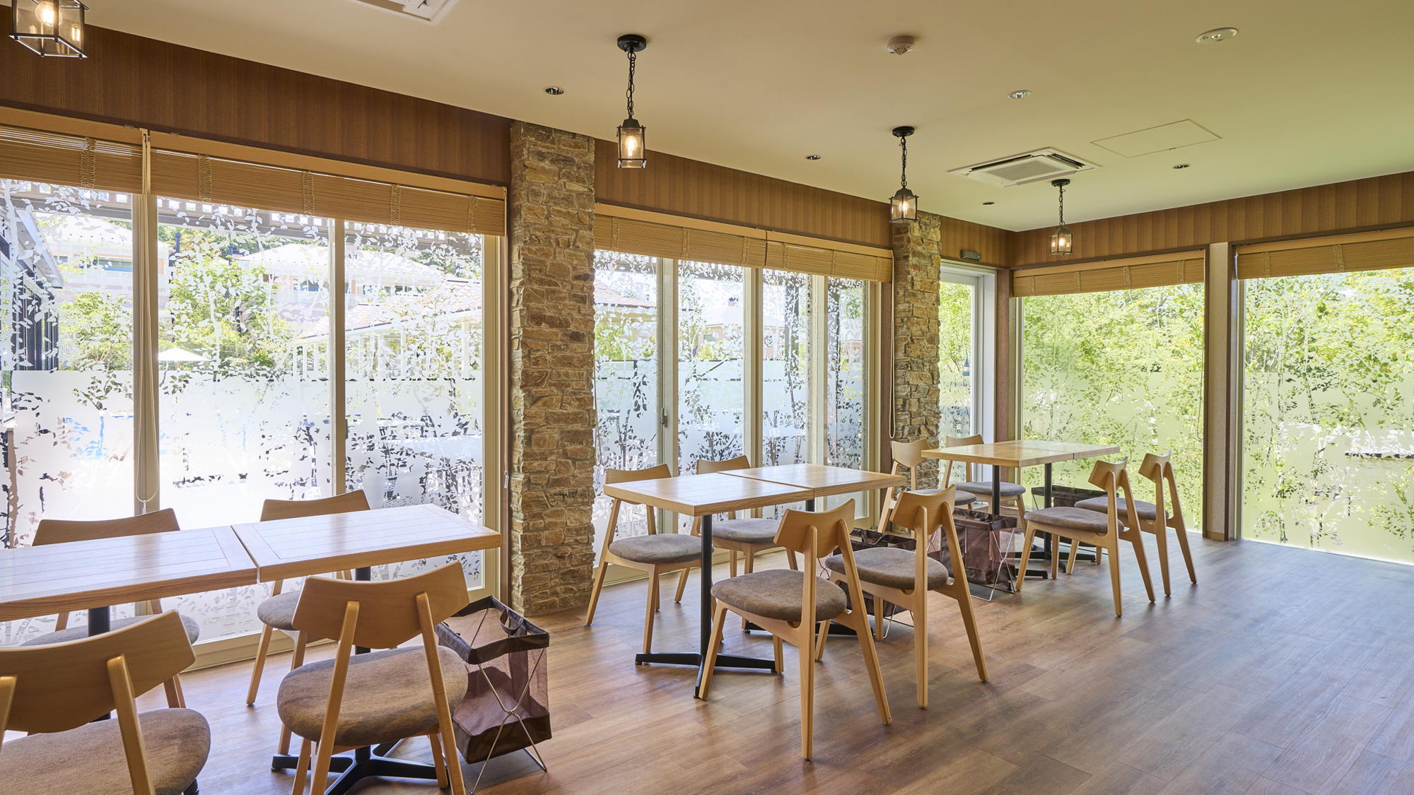 【POOL SIDE CAFE&BAR】八街の食材を中心につくられたブランチメニューもございます。