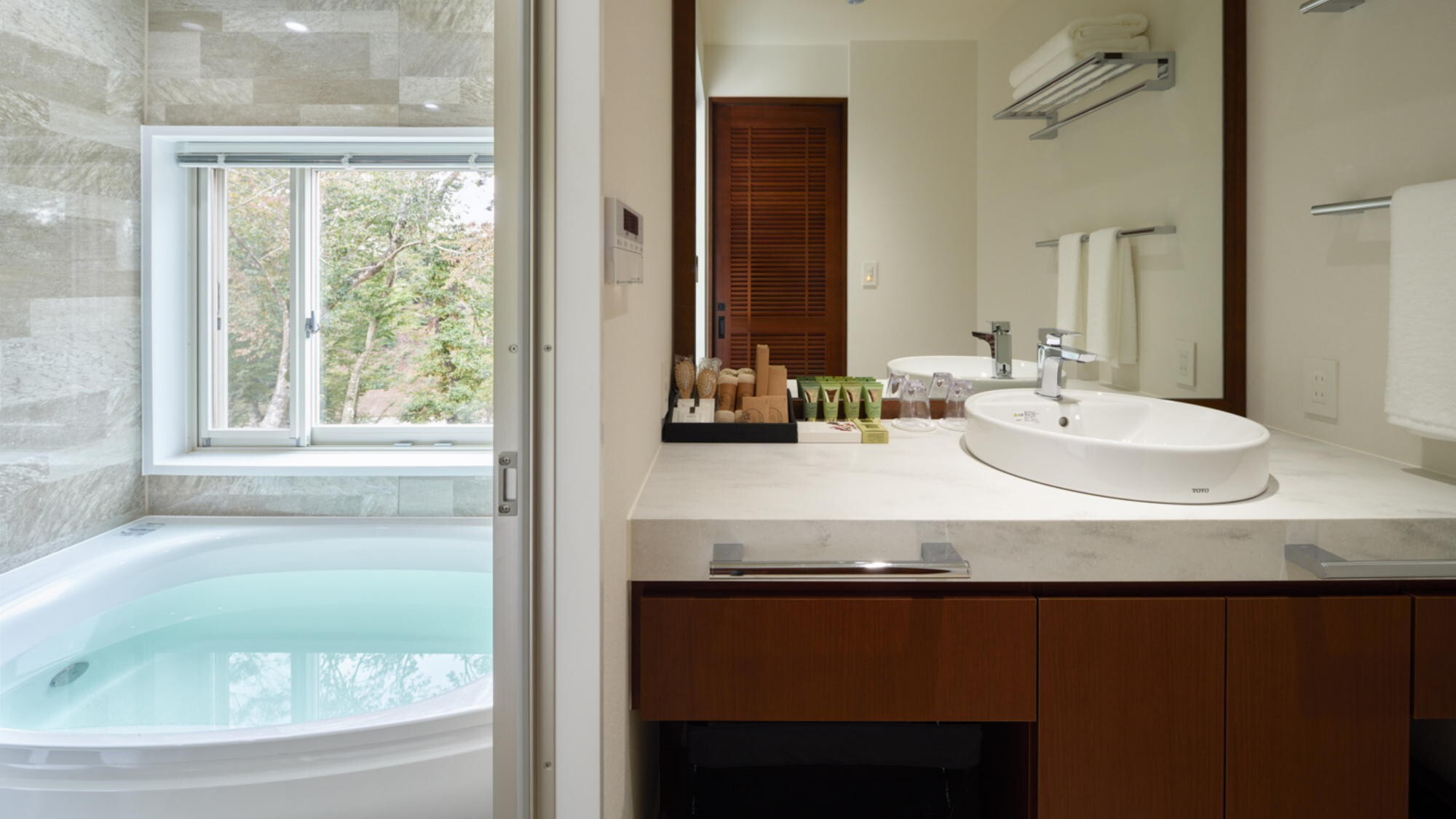 【ラグジュアリースイート128平米】バスルーム