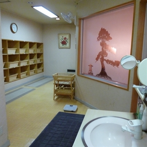 大浴場脱衣場（檜の湯）