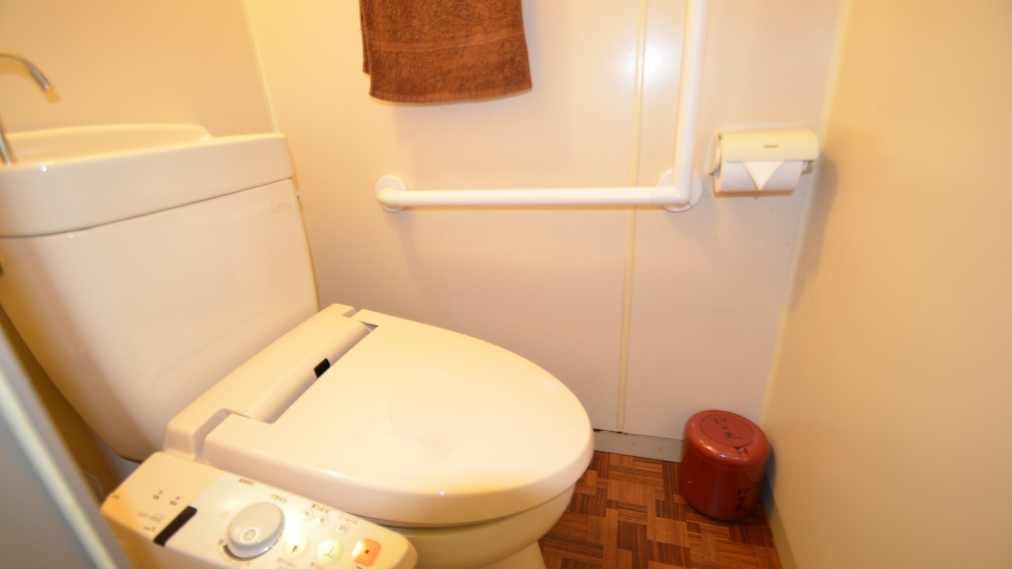 *【本館：2階海側和室（一例）】バストイレつきのお部屋となります。
