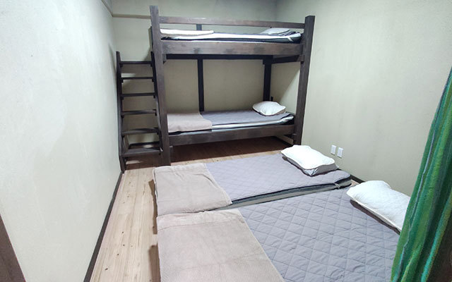 2人〜4人部屋：4人利用時