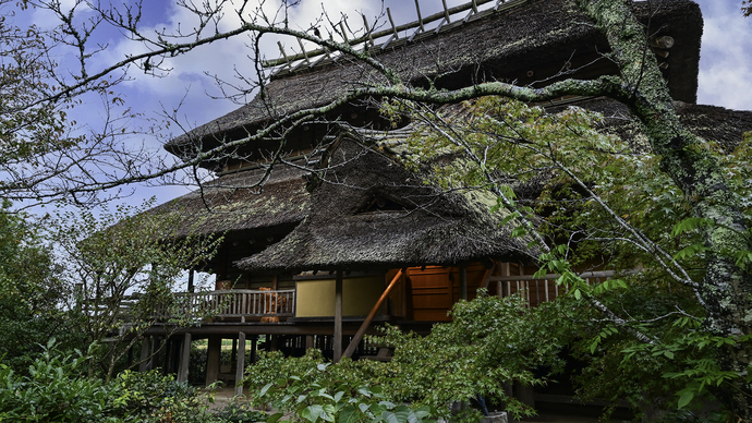 *【離れ：健部の郷の宮処】古代の宮殿をイメージした高床式の建物。特別な休日にぜひご利用下さい。