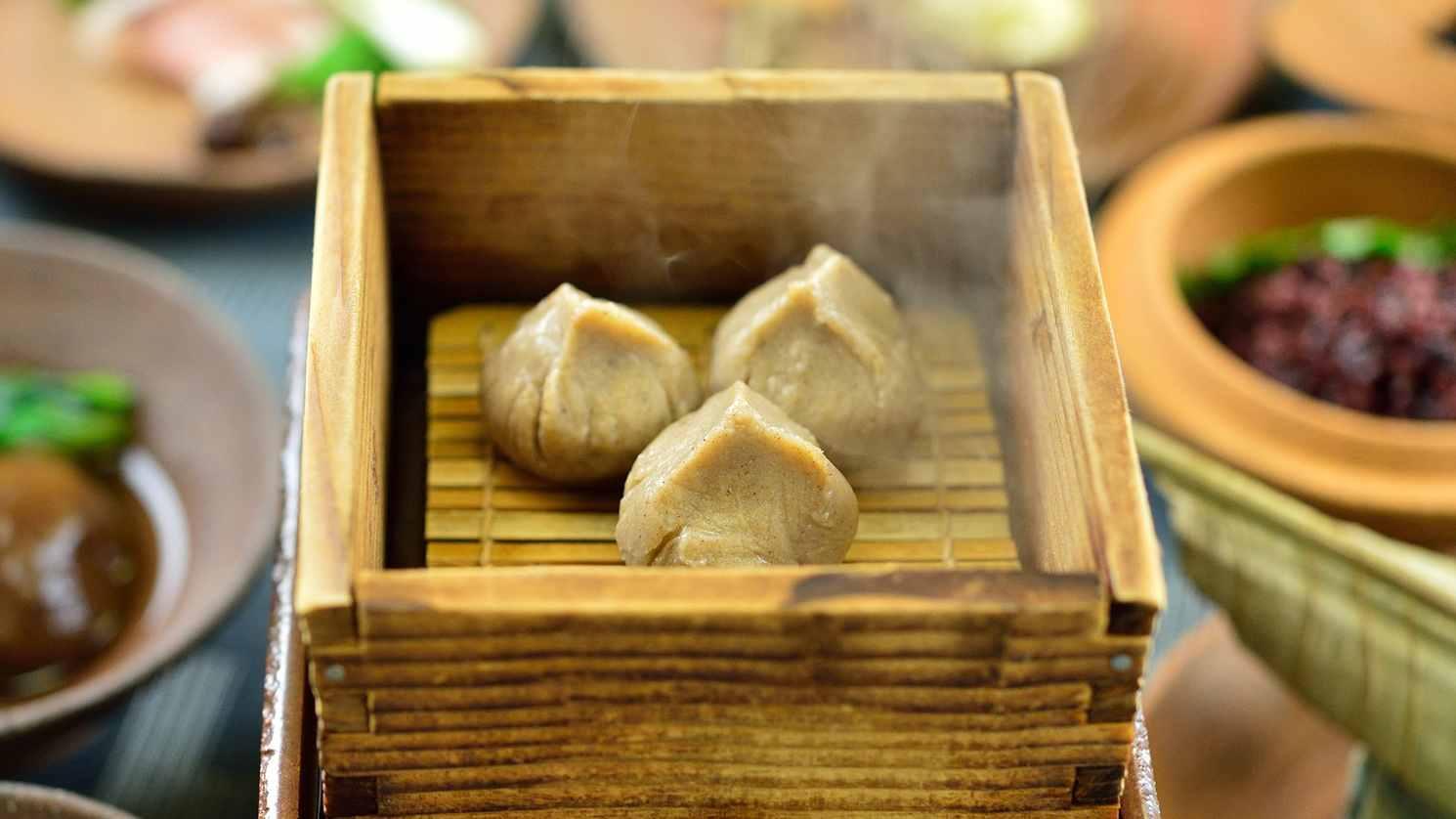 *【古代食「弥生の宴」一例】焚合には舞茸、牛蒡、占地、椎茸、みつばがございます。