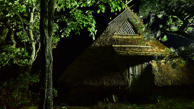 *【皆楽庵】古代の住居をイメージした建物でイメージした建物です。現在は展示スペースになっております。