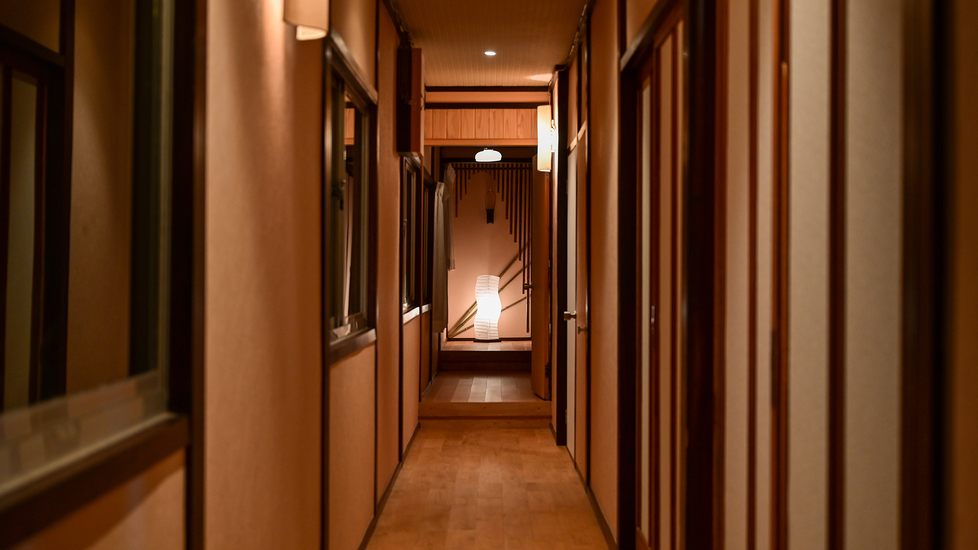 *【本館：扇】玄関からお部屋まで少々距離があり、階段もございます。