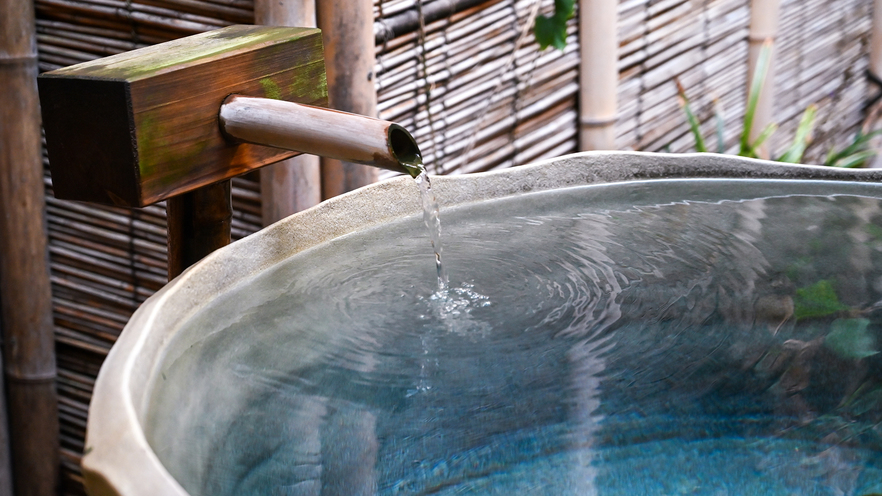 *【本館女湯】かけ流しの日本三美人の湯でしっとり・すべすべのお肌に。