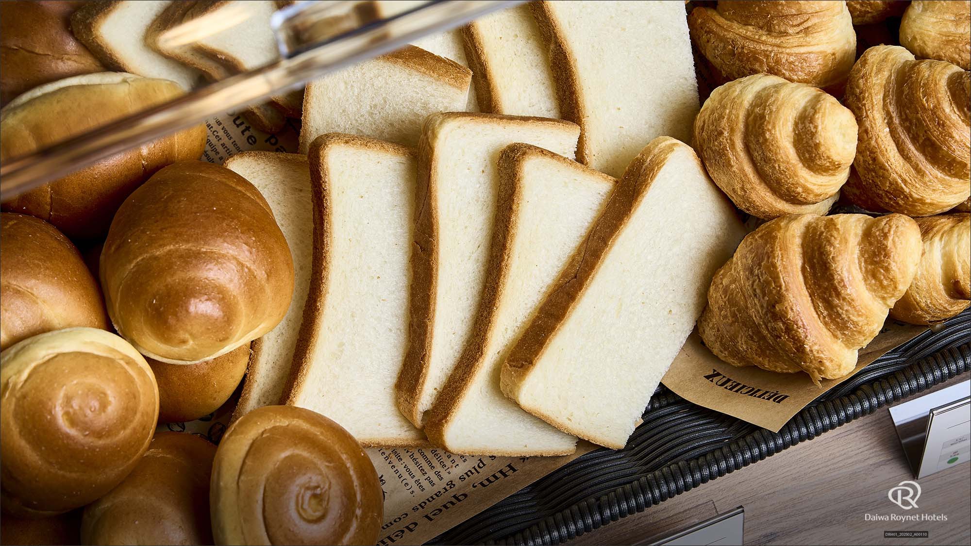 和洋朝食ビュッフェ（パン各種提供イメージ）