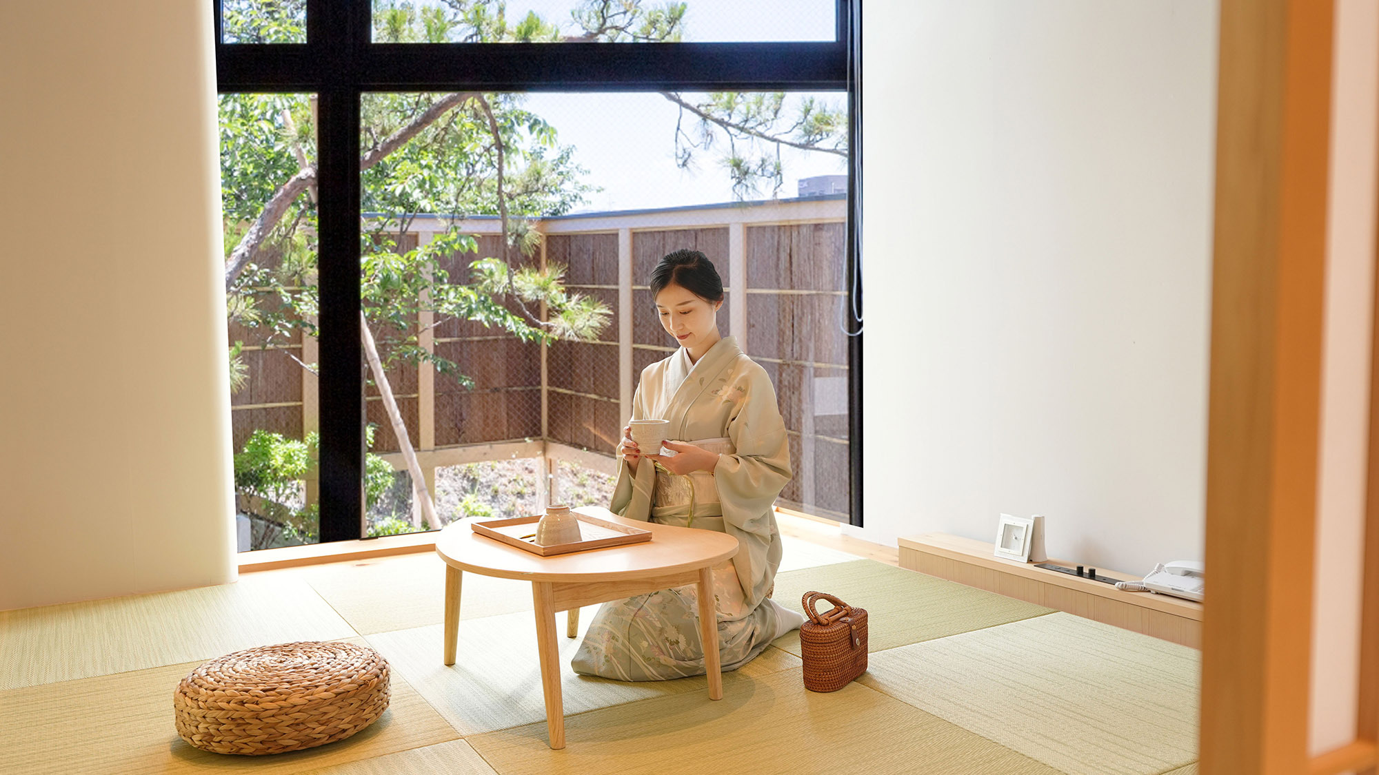 ・【曼荼羅の間】温かみを感じられる畳のお部屋では、心も体もリラックスしてお過ごしいただけます