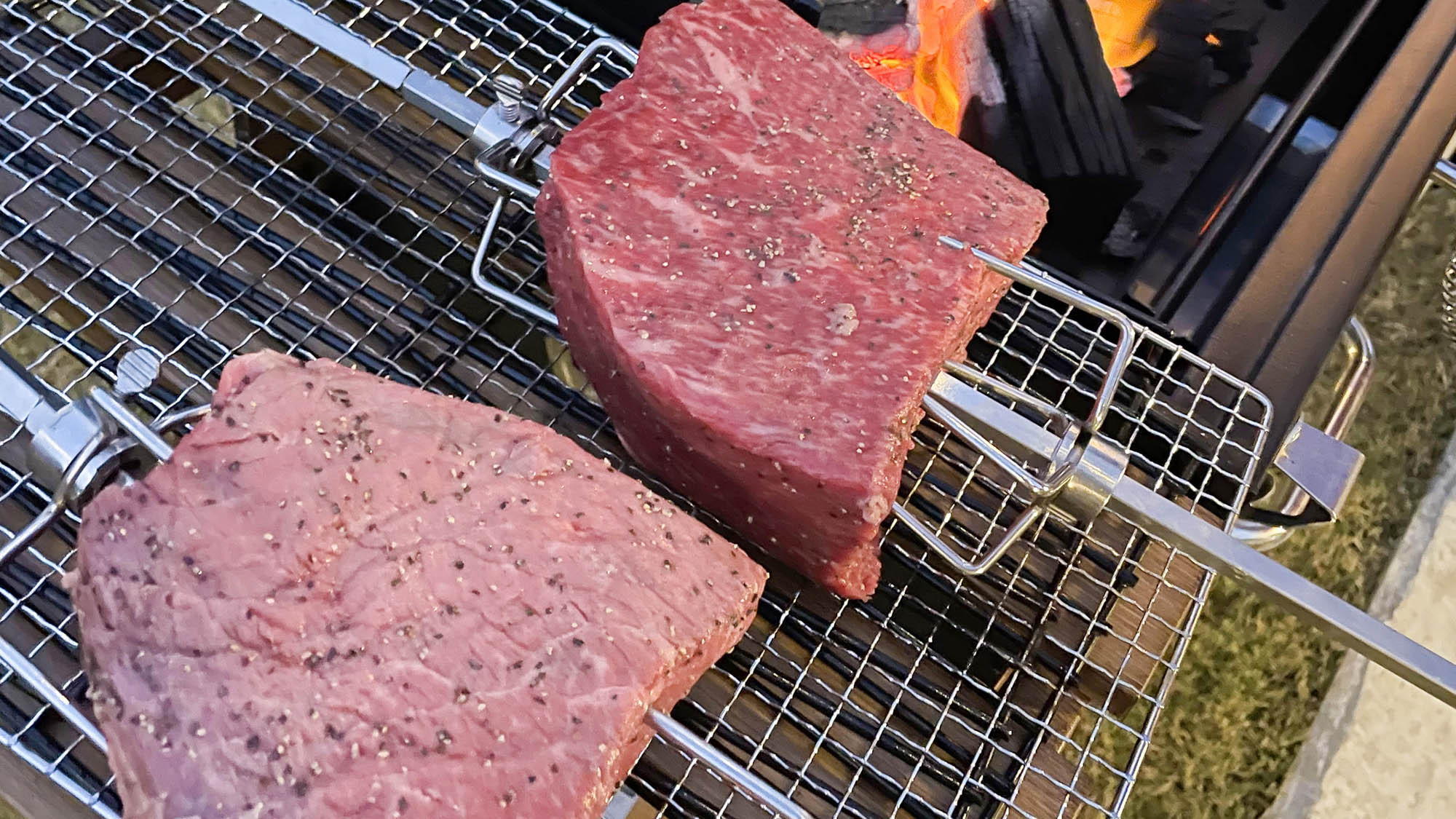 ・【BBQ】目玉の牛塊肉！豪快に焼き、そぎ落とした肉を堪能あれ！