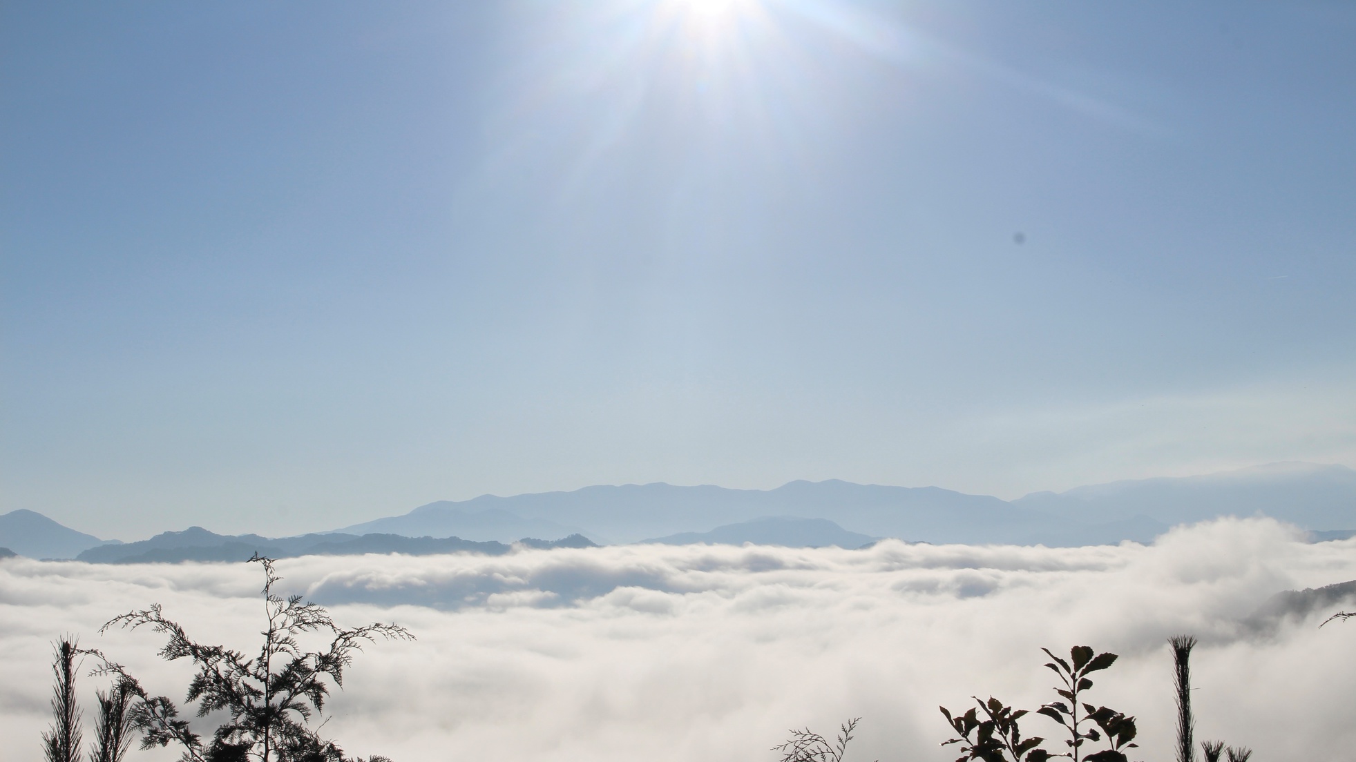 朝の雲海、山の紅葉、冬支度【11月初旬〜12月中旬】