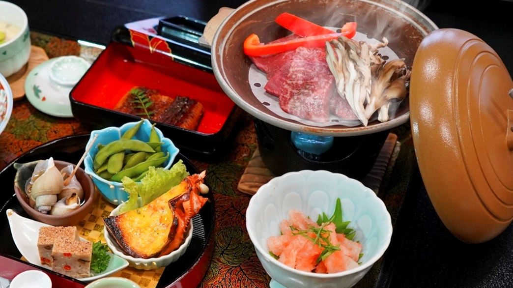 *ご夕食一例／和牛の陶板焼きもご用意いたします（陶板焼きやすき焼きなど調理方法は日替わりです）  