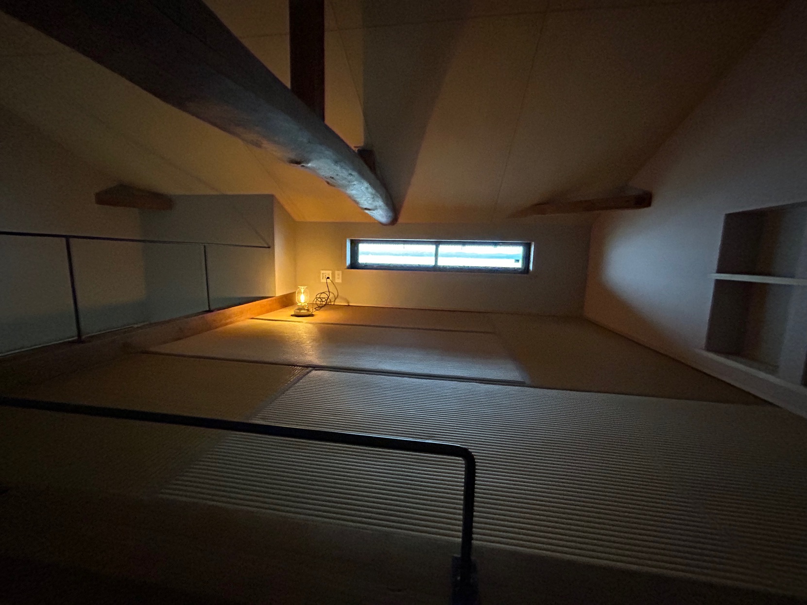 屋根裏部屋（野鳥観察室）