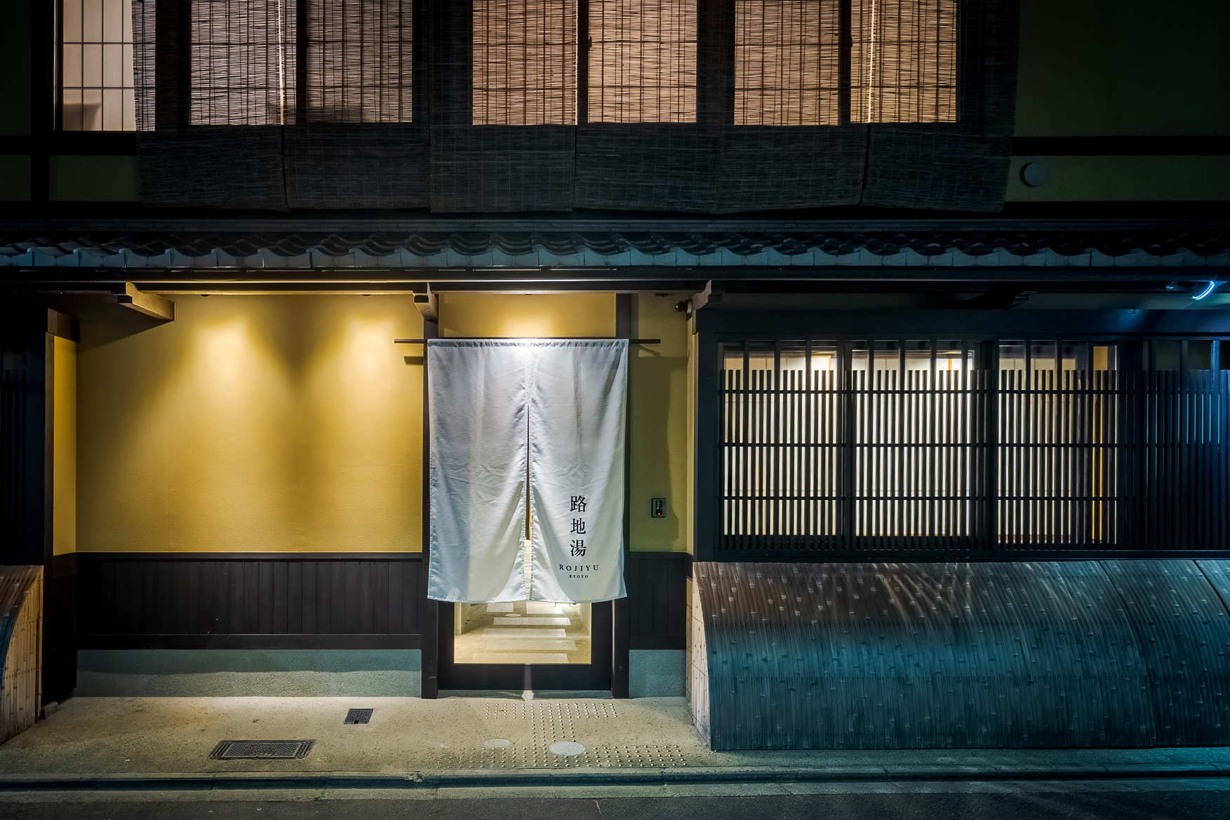 外観（夜）