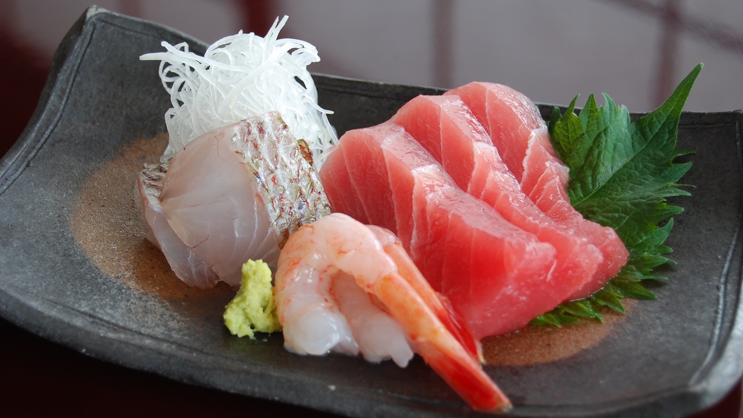 *お刺身（一例）山の恵みだけでなく、新潟の新鮮な魚を使った料理もお楽しみいただけます。