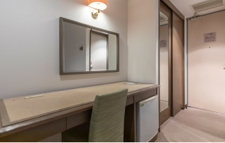 room-002