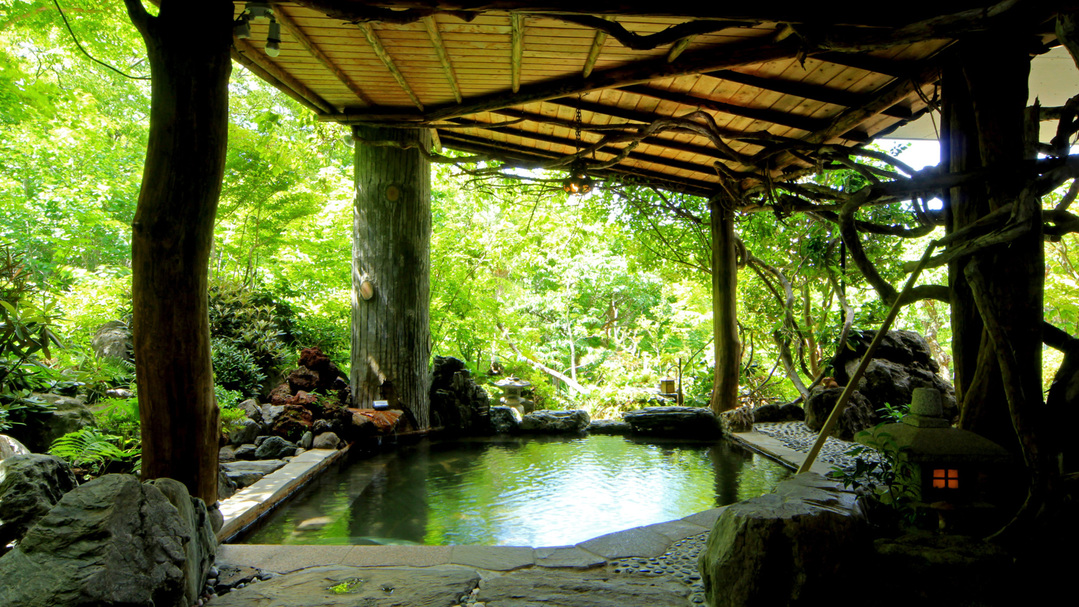 #【美麗の湯】甲子高原の雄大な山々を望む、大自然の露天風呂