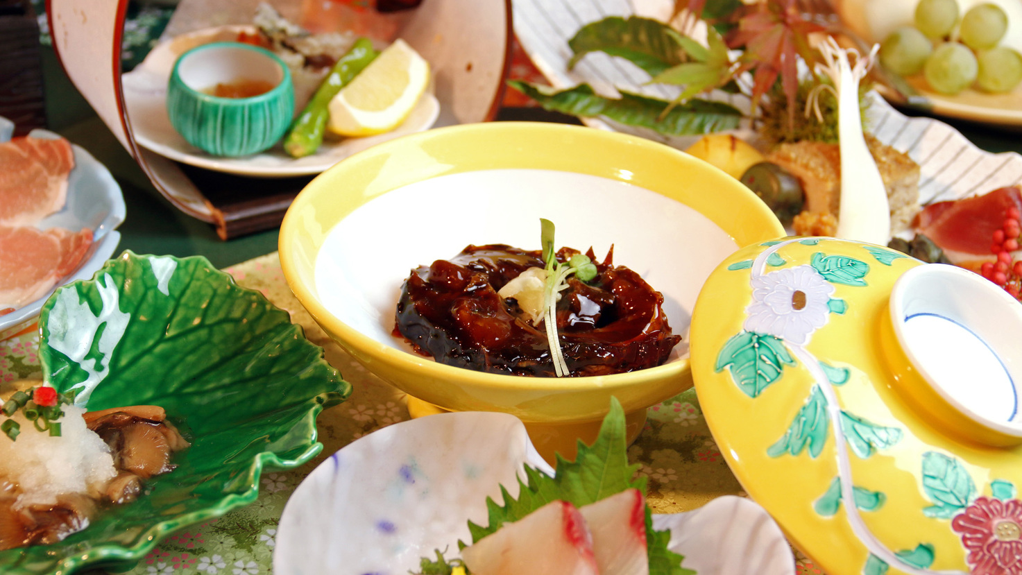 会津の郷土料理鯉のうま煮ははれの日のお祝い膳！旬の会席料理と共にお楽しみ下さい。