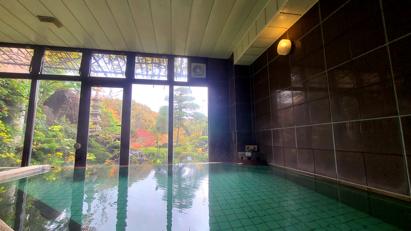 #【福寿の湯】秋は色鮮やかな紅葉を眺めながらのんびりと♪