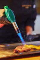 【ポイント20％】立地抜群★タモン湾一望のビーチ目の前・プールあり