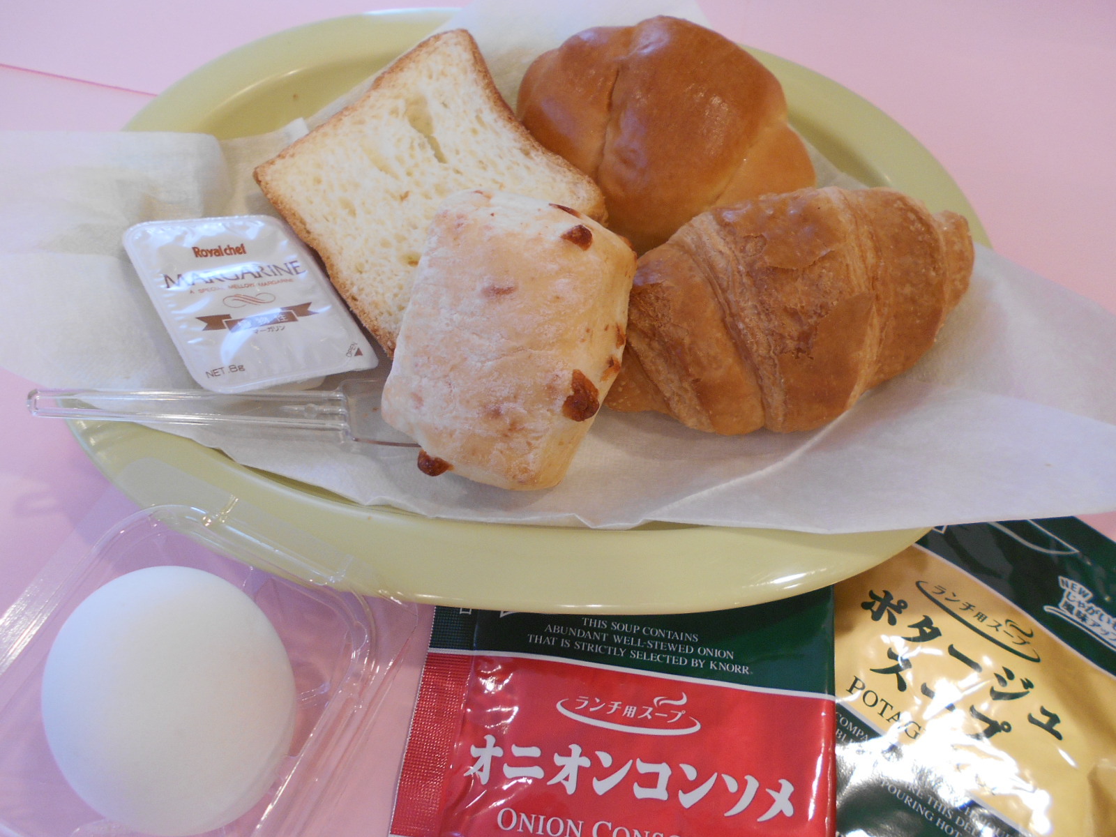 無料朝食・・・パンセット（セレクトスープ付）