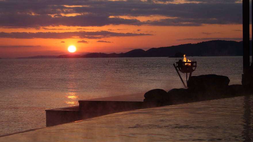 【天海の湯】海の沈む夕日を臨む露天風呂