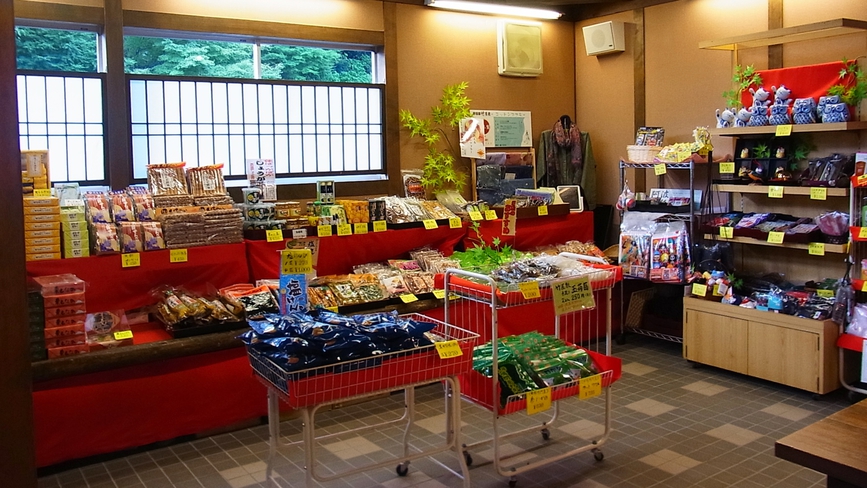 *【売店】ご当地の美味しいもの・特産品等多数揃えております♪お土産に最適ですよ