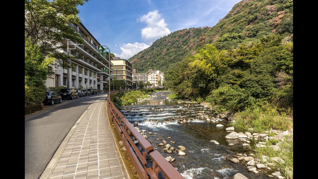 箱根湯本から近く須雲川沿いの景観に優れた宿です