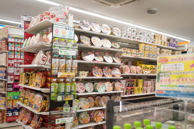 コンビニ・スーパーも徒歩圏内