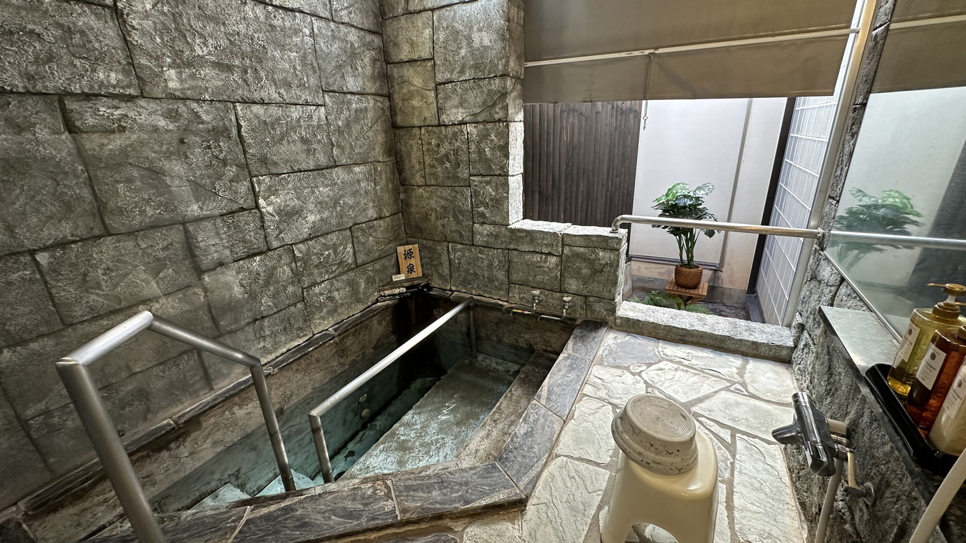 【貸し切り温泉／貴宝石立ち湯】温泉と貴宝石とマイクロナノバブルのトリプルパンチで美肌効果抜群♪