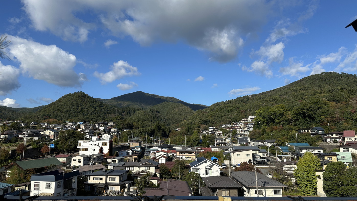 【貸し切り温泉／展望露天風呂】地上7階の展望風呂。風の匂いと四季の移り変わりが楽しめる