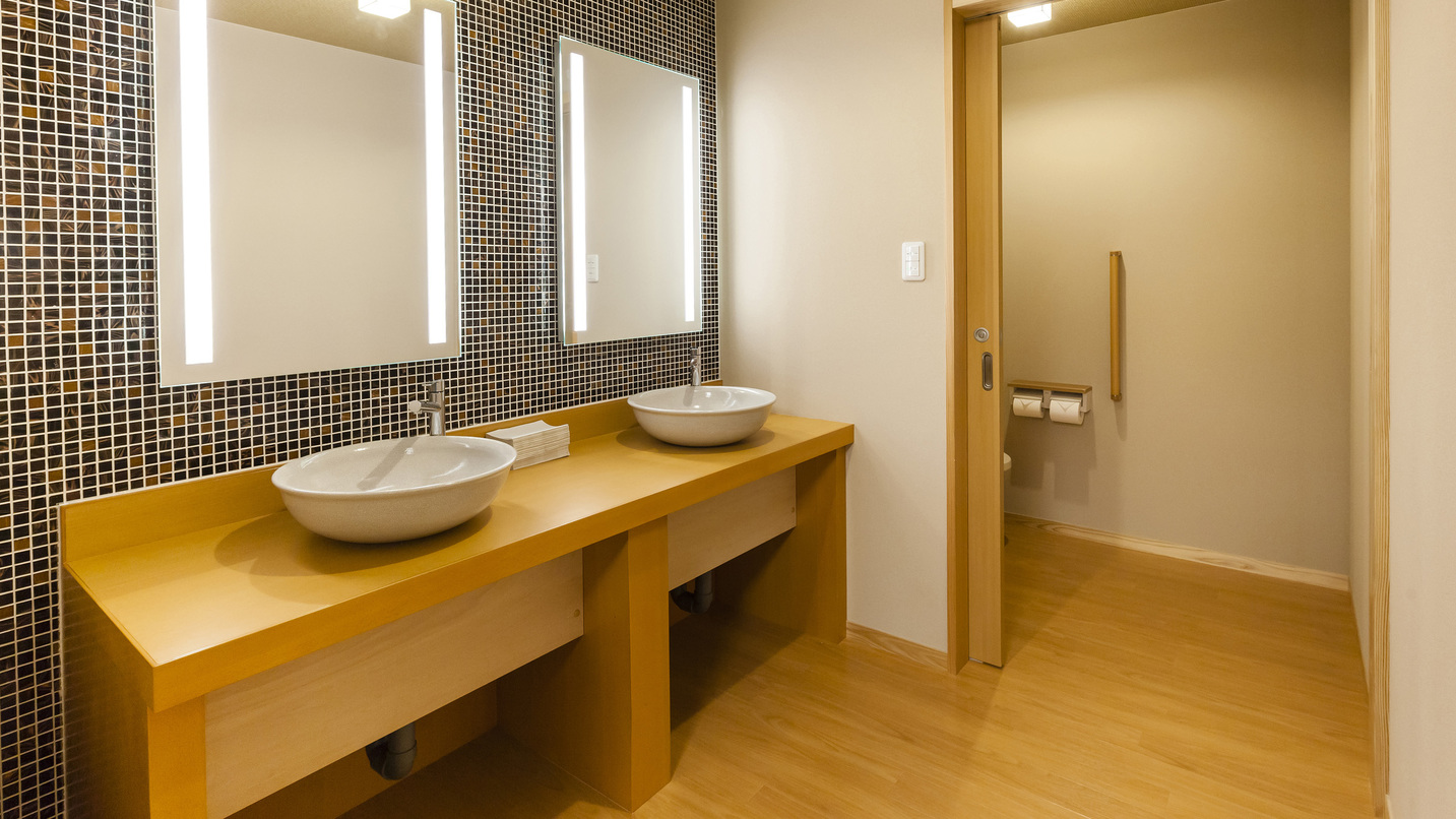 和モダン70平米のお部屋の洗面台は車椅子のままでも使用しやすい構造になっています