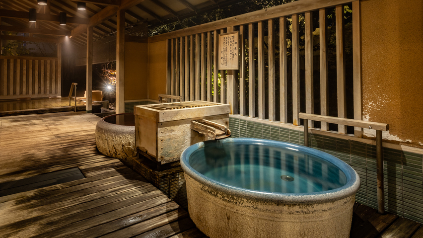 女性大浴場 陶器風呂