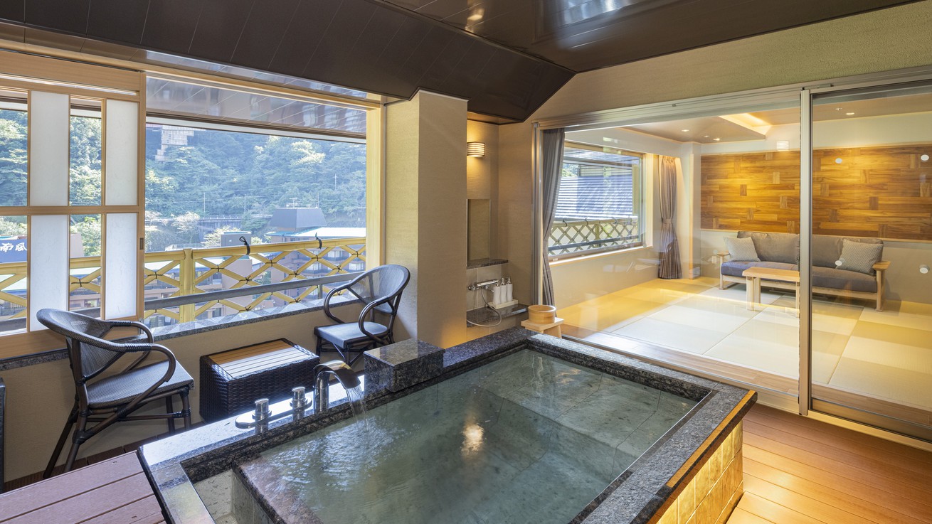 【最上階温泉露天風呂付雅〜MIYABI〜】和洋室露天風呂一例