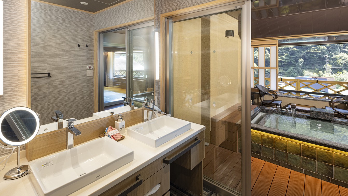 【最上階温泉露天風呂付雅〜MIYABI〜】和洋室客室一例