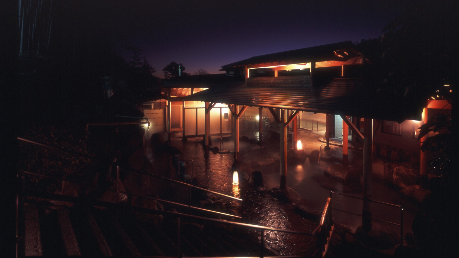 湯の里_男子露天風呂_夜