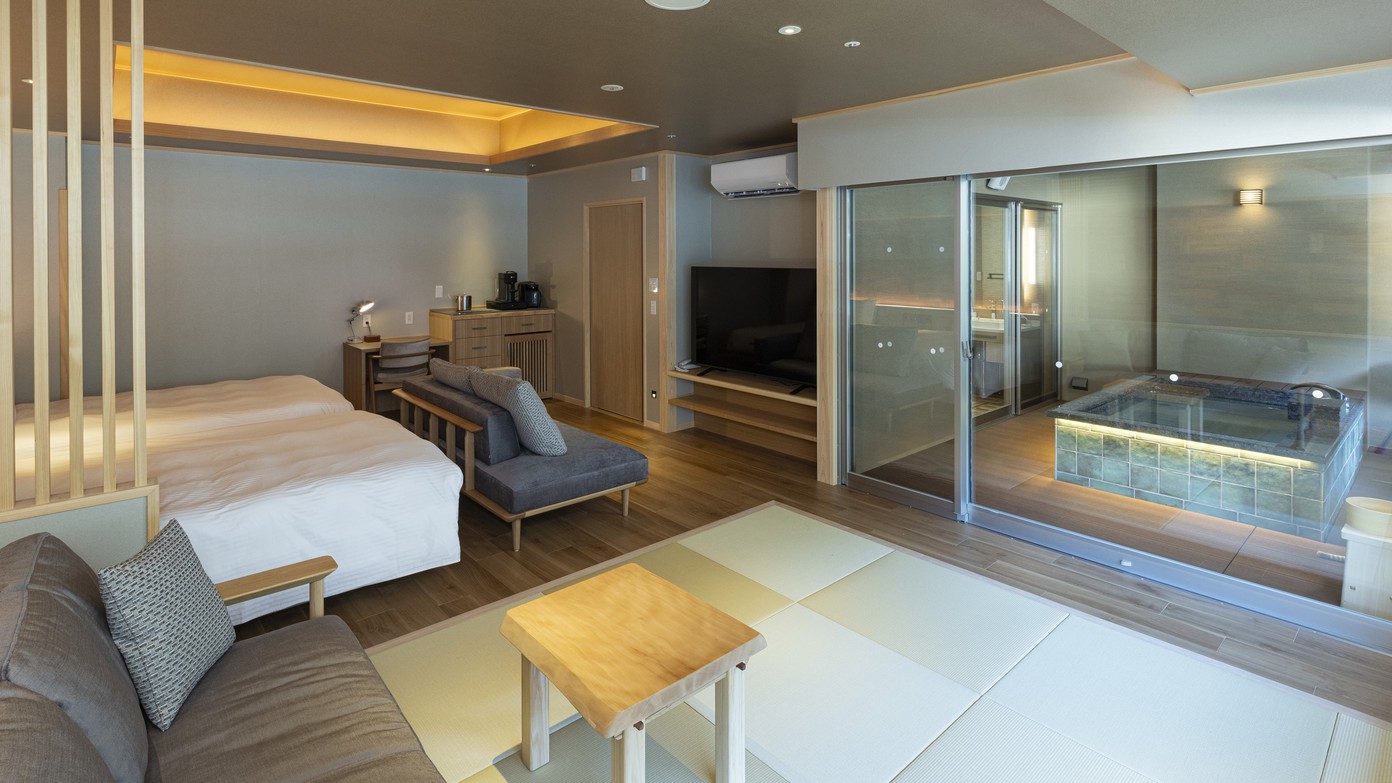 【最上階温泉露天風呂付雅〜MIYABI〜】和洋室客室一例