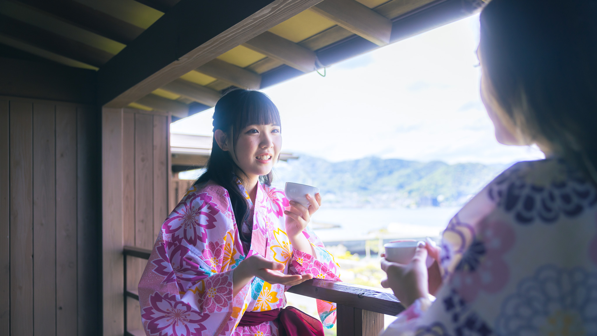 うっどでっきつきの客室では部屋から一歩出て、海や山の自然を感じられるのもAJIROの魅力です。