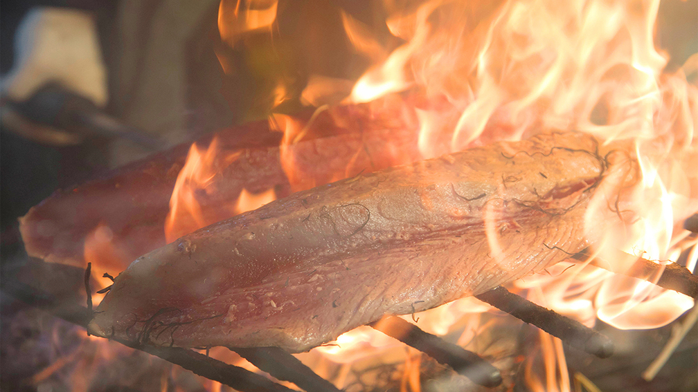 藁焼きかつおを間近で♪ ひろめ市場