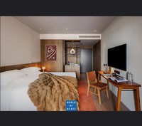 【基本プラン】感性を刺激するアーティスティックな空間 ハッピーアワー＆ミニバーで寛ぎ