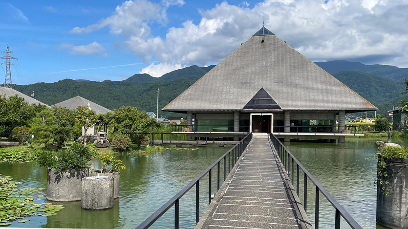 【百河豚（いっぷく）美術館】車で15分朝日町出身の青柳政二が開館した古美術専門美術館です