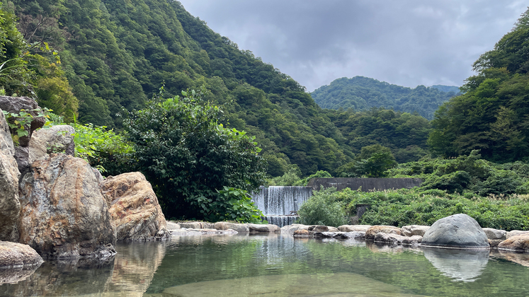 【５つのお湯めぐり蓮華の湯】大自然に囲まれた女性専用の野天風呂です。極上の癒しの時間が流れます。